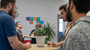 étudiants entrain de discuter à Fabéon